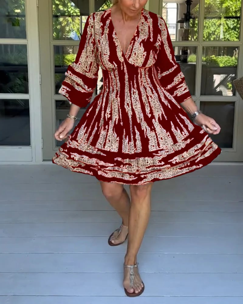 ⏰ V-neck dress with three-quarter sleeves